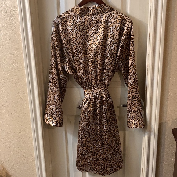MORGAN TAYLOR CHEETAH ROBE SIZE LARGE/EXTRA LARGE - Picture 3 of 3